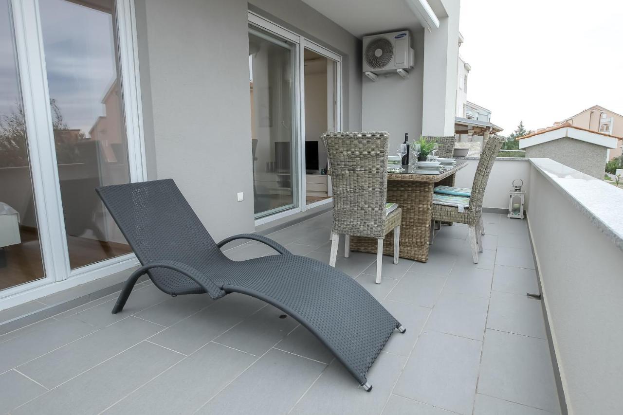 Apartments Tomana Novalja Exterior photo