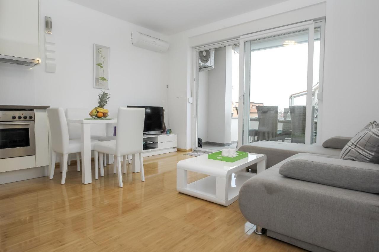 Apartments Tomana Novalja Exterior photo