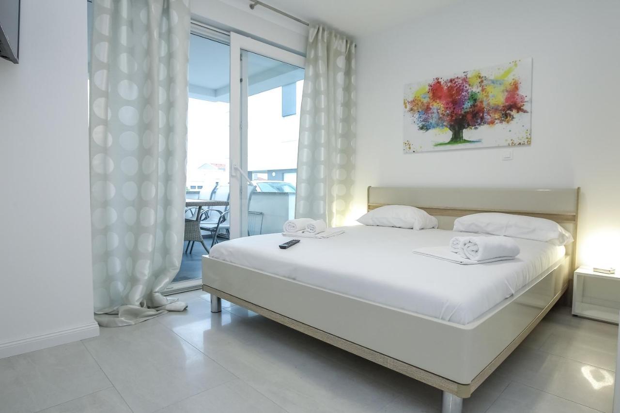 Apartments Tomana Novalja Exterior photo