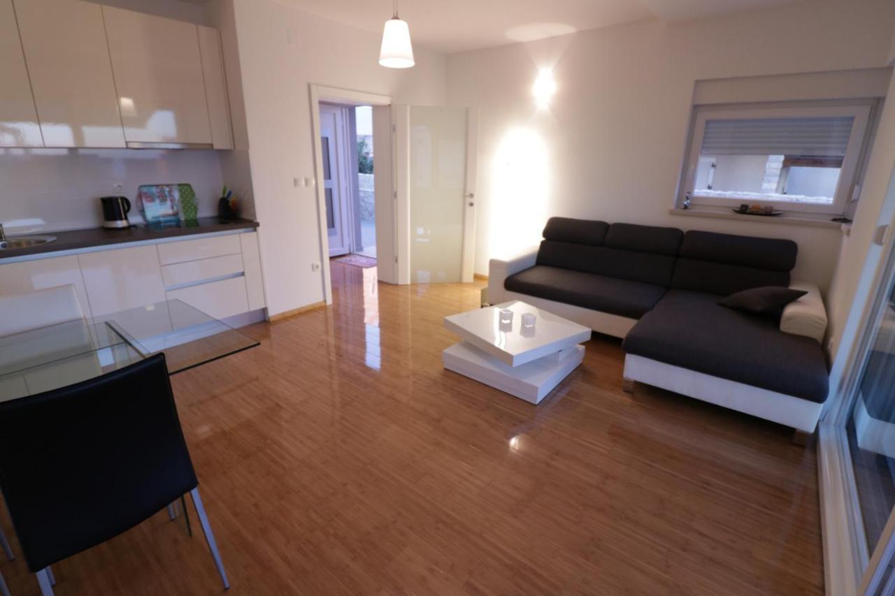 Apartments Tomana Novalja Exterior photo