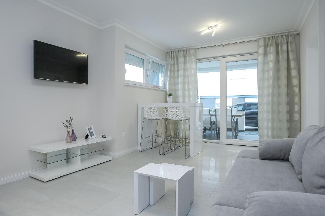Apartments Tomana Novalja Exterior photo