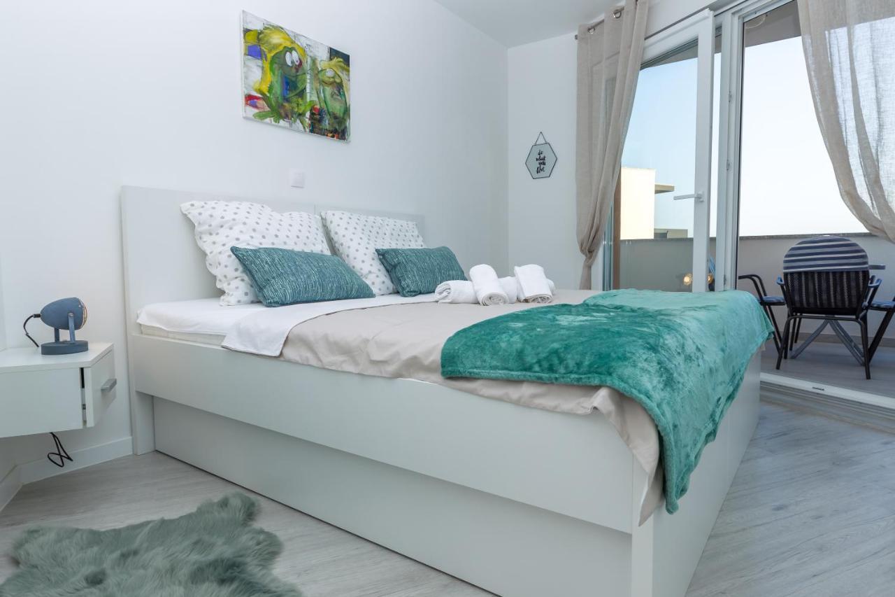 Apartments Tomana Novalja Exterior photo
