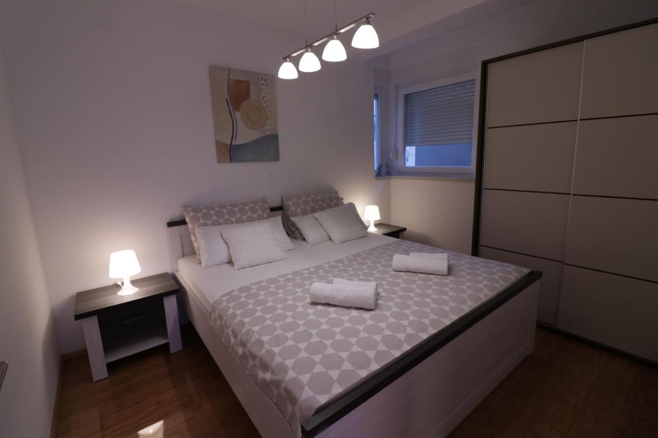 Apartments Tomana Novalja Exterior photo
